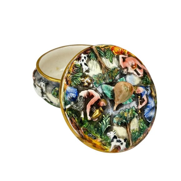 Vintage Capodimonte Italy 621 Crowned N Porcelain Trinket Box Pastoral Scenes - Picture 4 of 8